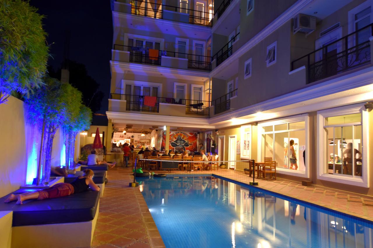 Mad Monkey Hostel Kampot (Adults Only) Exteriör bild